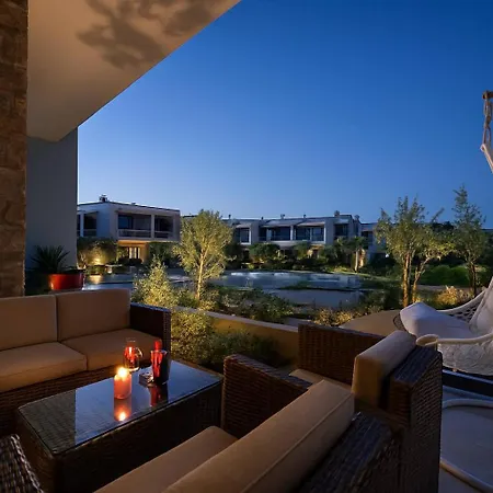 Apartment Luxury Olea Valley - Poolside Gem
